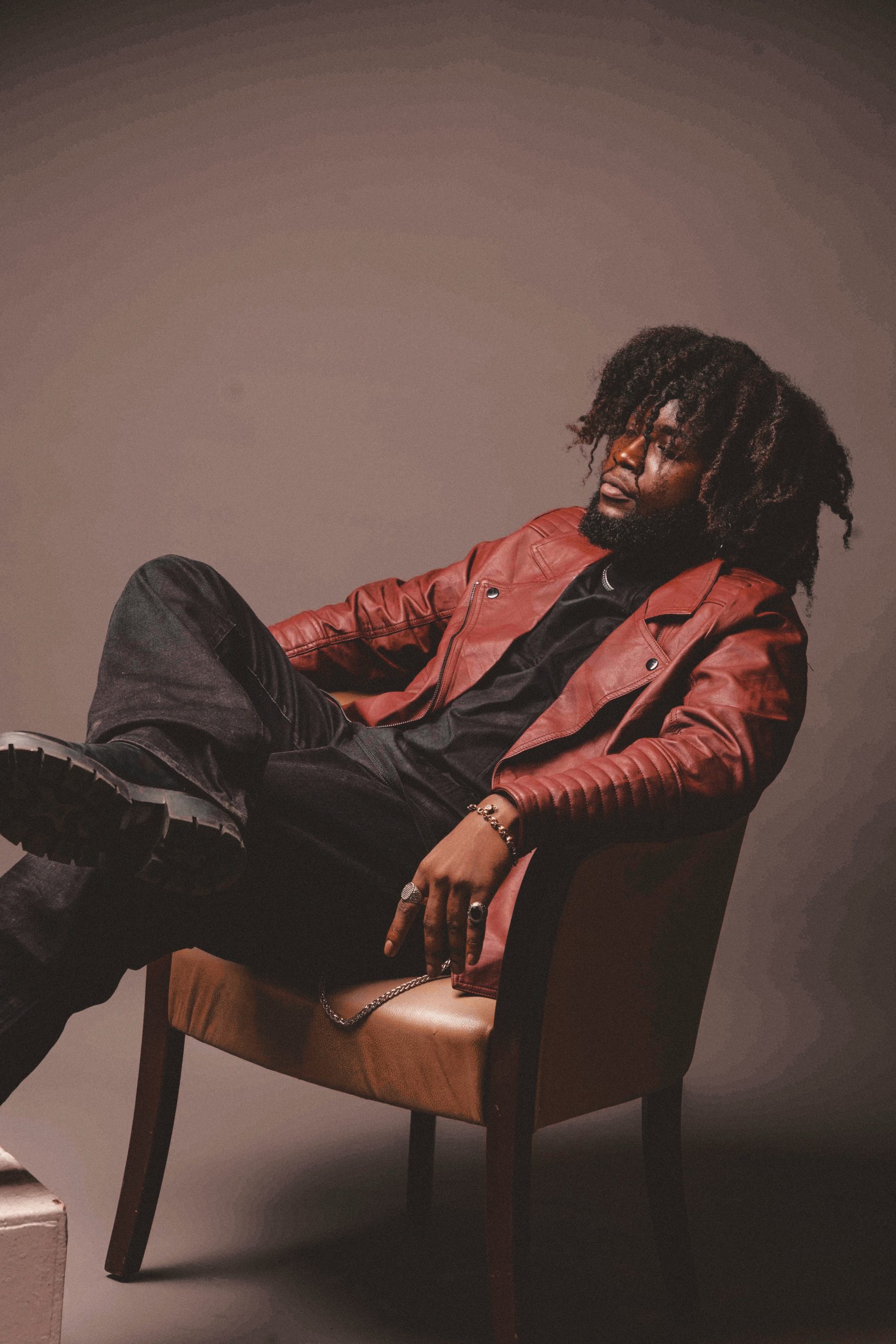 Jayadi Unpacks Toxic Desire on New Single “SORAYA’s ECHO”